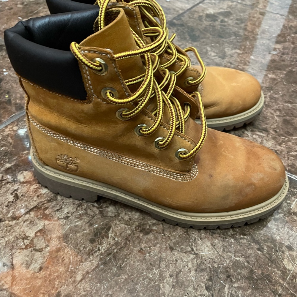Timberland boy boots size 4